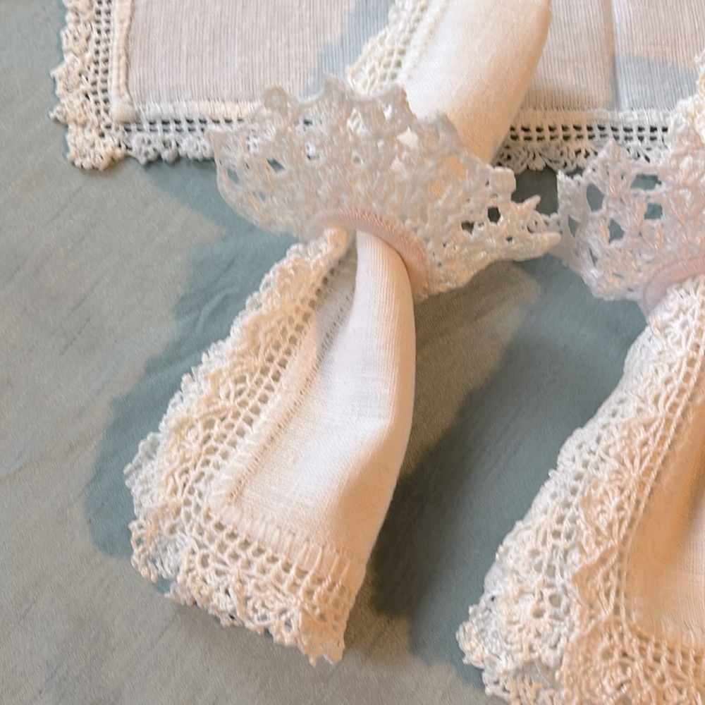 Gorgeous Vintage Crochet Set - Picture 3 of 16